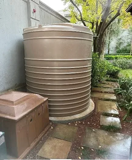 Water tank with pump and filtration set-up